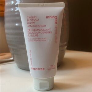Innisfree Cherry Blossom Glow Jam Cleanser - White